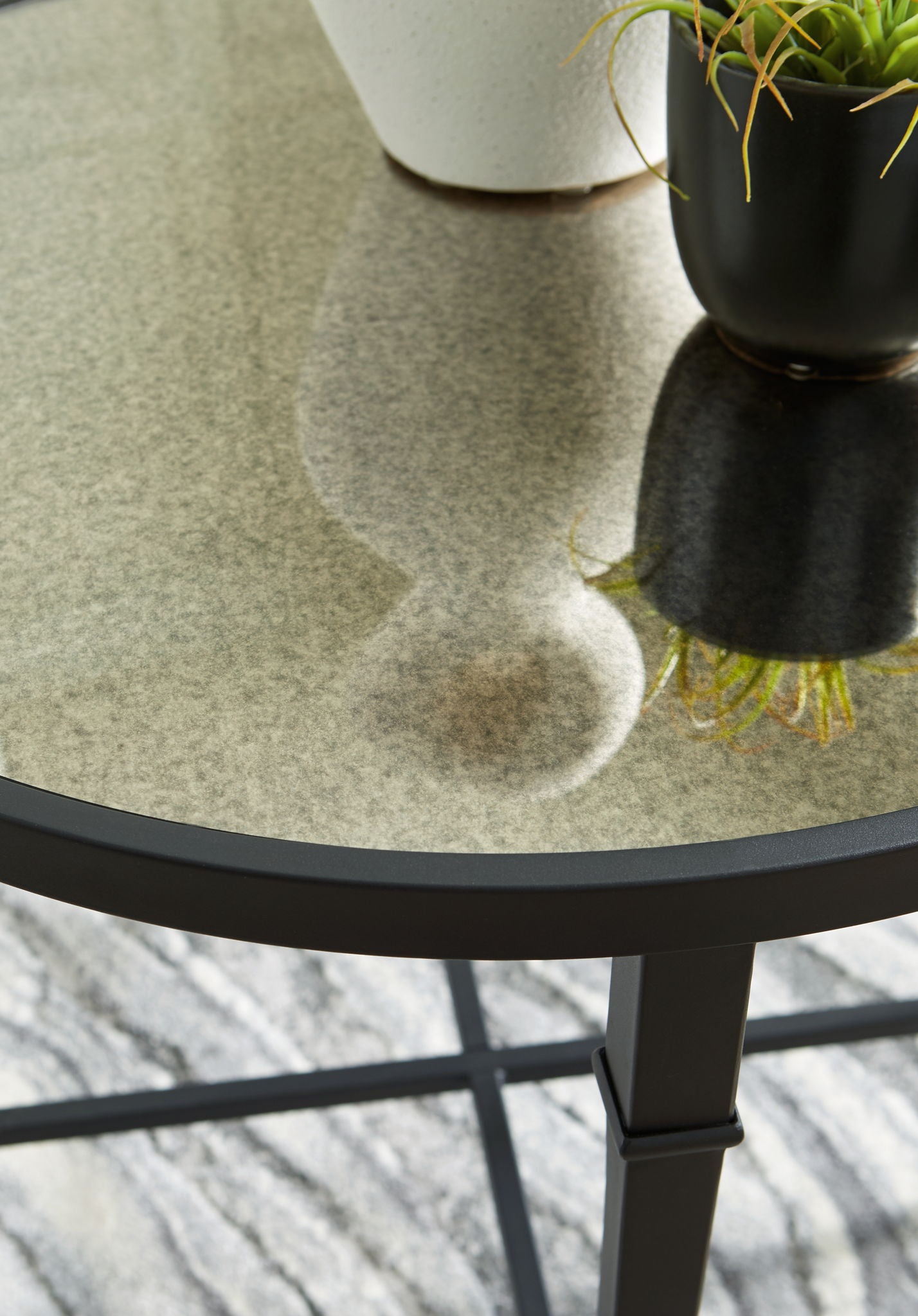 Cadeburg - Accent Table - Black